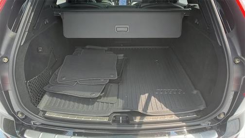2023 Volvo XC60 B6 Ultimate Dark Theme