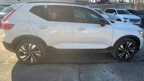 2025 Volvo XC40 B5 Plus Dark Theme