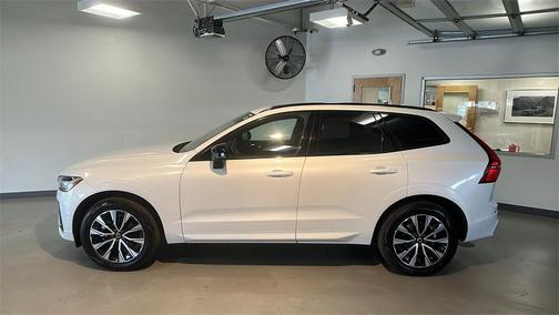 2025 Volvo XC60 B5 Plus