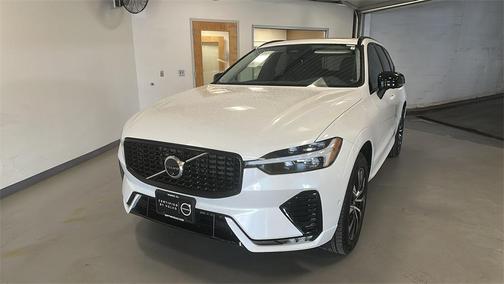 2025 Volvo XC60 B5 Plus