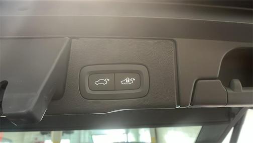 2023 Volvo XC60 Recharge Plug-In Hybrid T8 Plus Dark Theme