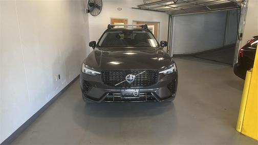 2023 Volvo XC60 Recharge Plug-In Hybrid T8 Plus Dark Theme