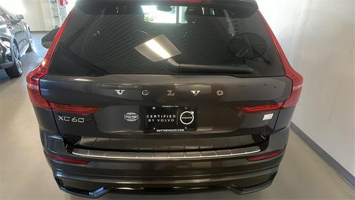 2023 Volvo XC60 Recharge Plug-In Hybrid T8 Plus Dark Theme