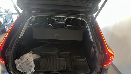 2023 Volvo XC60 Recharge Plug-In Hybrid T8 Plus Dark Theme