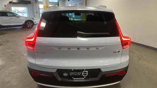 2025 Volvo XC40 B5 Core Bright Theme