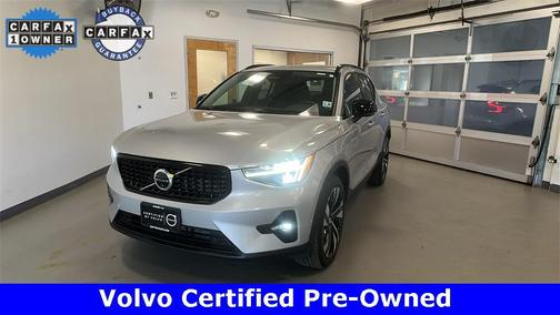 2023 Volvo XC40 B5 Plus Dark Theme