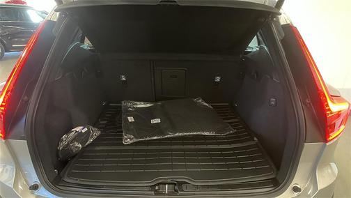 2023 Volvo XC40 B5 Plus Dark Theme