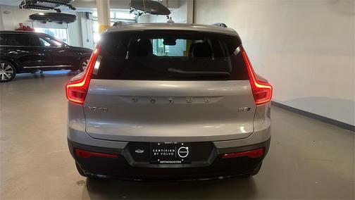 2023 Volvo XC40 B5 Plus Dark Theme