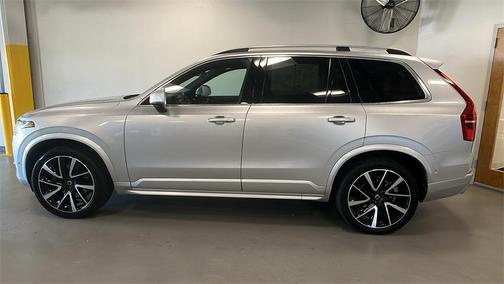 2019 Volvo XC90 T6 Momentum