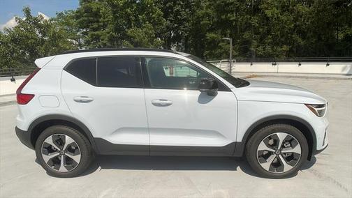 2026 Volvo XC40 B5 Plus