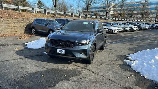 2026 Volvo XC40 Black Edition Ultra, B5 AWD Gas (mild hybrid)