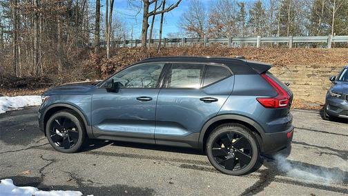 2026 Volvo XC40 Black Edition Ultra, B5 AWD Gas (mild hybrid)