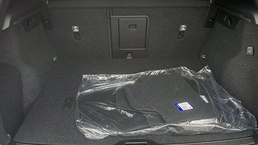 2026 Volvo XC40 Black Edition Ultra, B5 AWD Gas (mild hybrid)