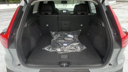 2025 Volvo XC40 B5 Core Bright Theme