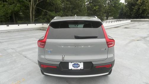 2025 Volvo XC40 B5 Core Bright Theme