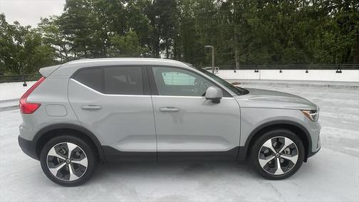 2025 Volvo XC40 B5 Core Bright Theme
