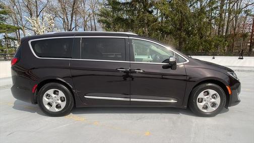 2017 Chrysler Pacifica Hybrid Platinum