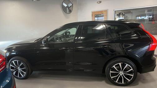 2023 Volvo XC60 B5 Plus Dark Theme