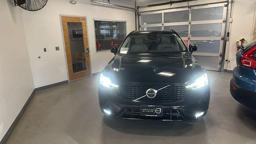 2023 Volvo XC60 B5 Plus Dark Theme