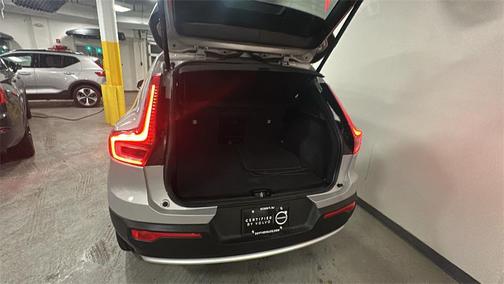 2025 Volvo XC40 B5 Core Bright Theme