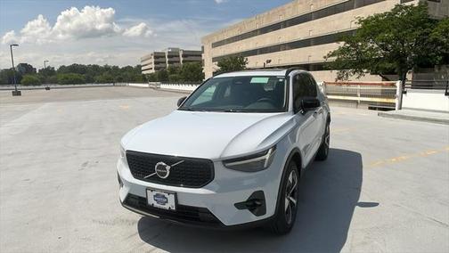 2026 Volvo XC40 B5 Plus