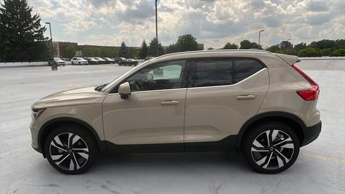 2025 Volvo XC40 Ultra Bright Theme