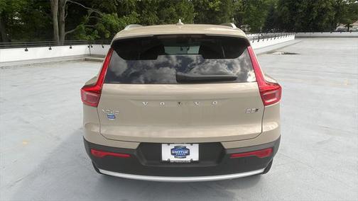 2025 Volvo XC40 Ultra Bright Theme