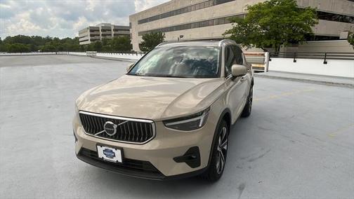 2025 Volvo XC40 Ultra Bright Theme