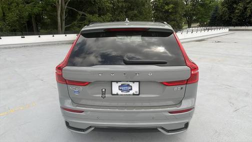 2025 Volvo XC60 B5 Plus