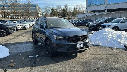 2026 Volvo XC40 Black Edition Ultra, B5 AWD Gas (mild hybrid)