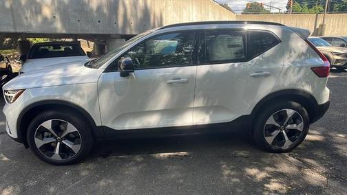 2025 Volvo XC40 B5 Plus Dark Theme