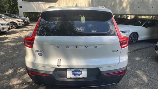 2025 Volvo XC40 B5 Plus Dark Theme