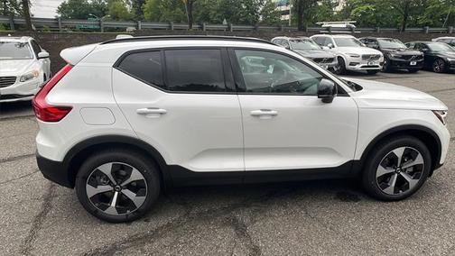 2025 Volvo XC40 B5 Plus Dark Theme