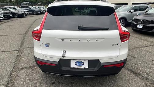 2025 Volvo XC40 B5 Plus Dark Theme
