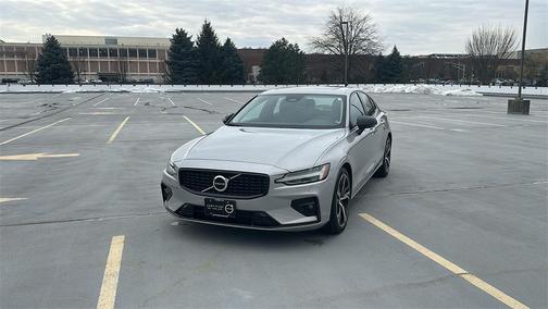 2024 Volvo S60 B5 Core Dark Theme