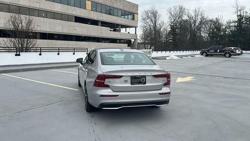 2024 Volvo S60 B5 Core Dark Theme