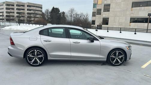 2024 Volvo S60 B5 Core Dark Theme