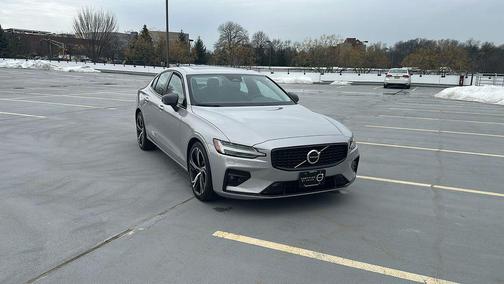 2024 Volvo S60 B5 Core Dark Theme