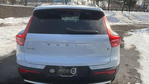 2025 Volvo XC40 B5 Core Bright Theme