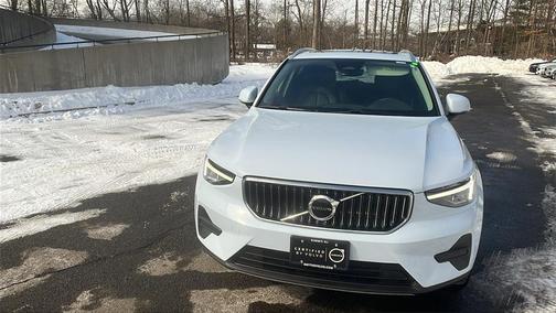 2025 Volvo XC40 B5 Core Bright Theme
