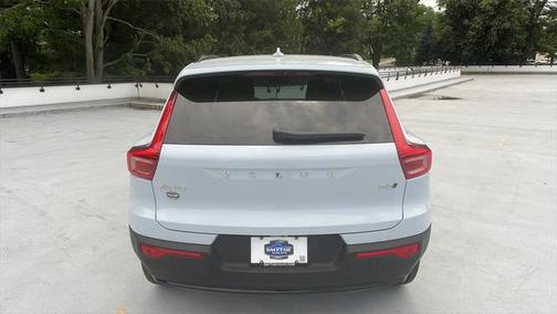 2026 Volvo XC40 B5 Plus