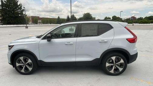 2026 Volvo XC40 B5 Plus