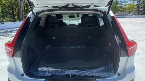 2025 Volvo XC40 B5 Plus Dark Theme