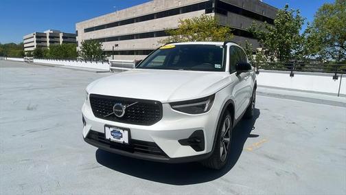 2025 Volvo XC40 B5 Plus Dark Theme