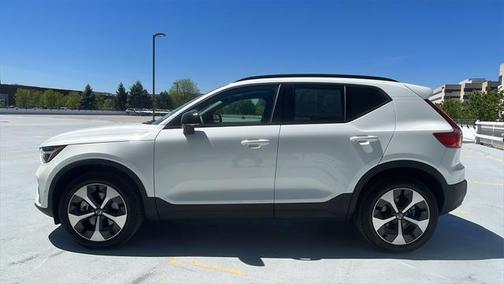 2025 Volvo XC40 B5 Plus Dark Theme