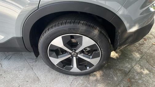 2025 Volvo XC40 B5 Plus Dark Theme
