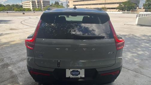 2025 Volvo XC40 B5 Plus Dark Theme