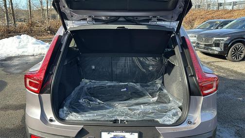 2026 Volvo XC40 B5 Ultra