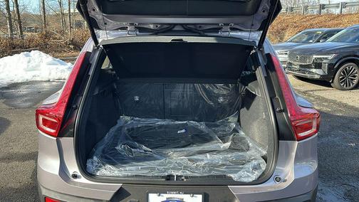 2026 Volvo XC40 B5 Ultra