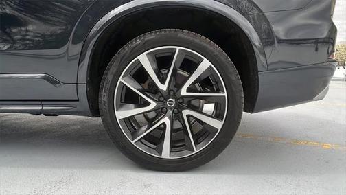 2021 Volvo XC90 T6 Momentum